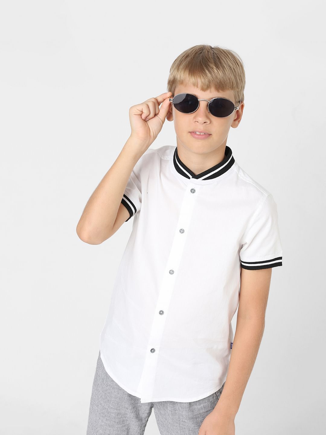 Boys White Short Sleeves Knit Shirt
