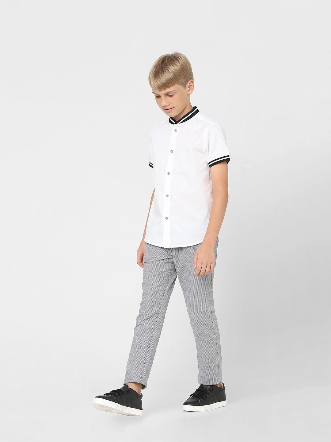 Boys White Short Sleeves Knit Shirt