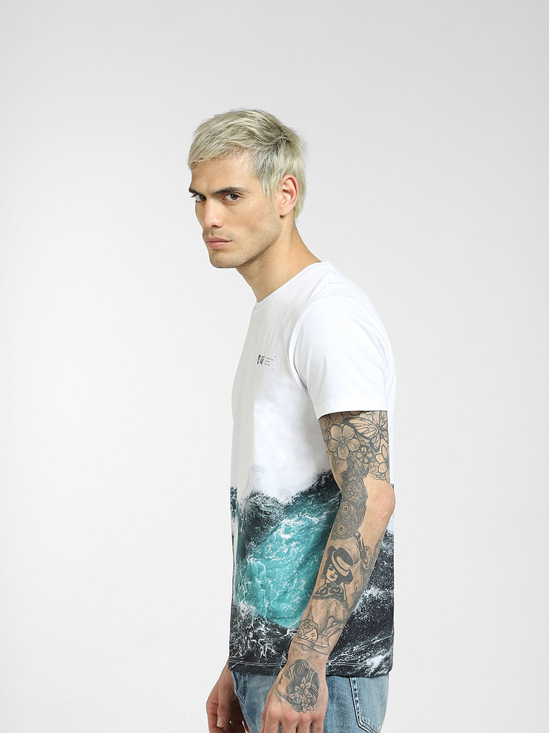 White Wave Graphic Print T-shirt