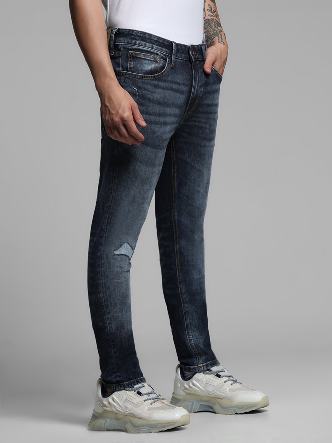 Distressed Low Rise Skinny Fit Jeans