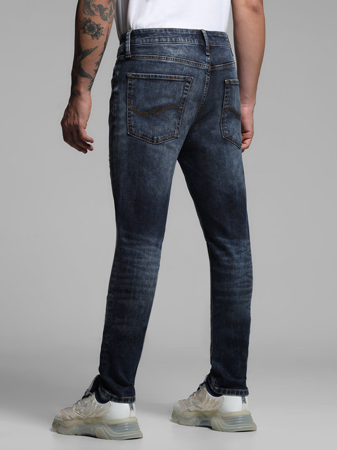 Distressed Low Rise Skinny Fit Jeans