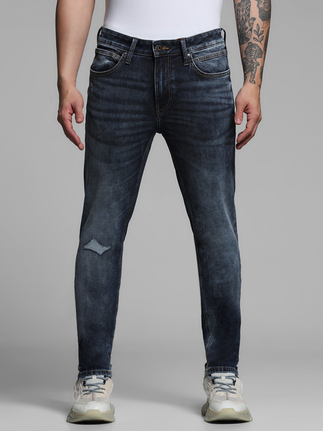 Distressed Low Rise Skinny Fit Jeans