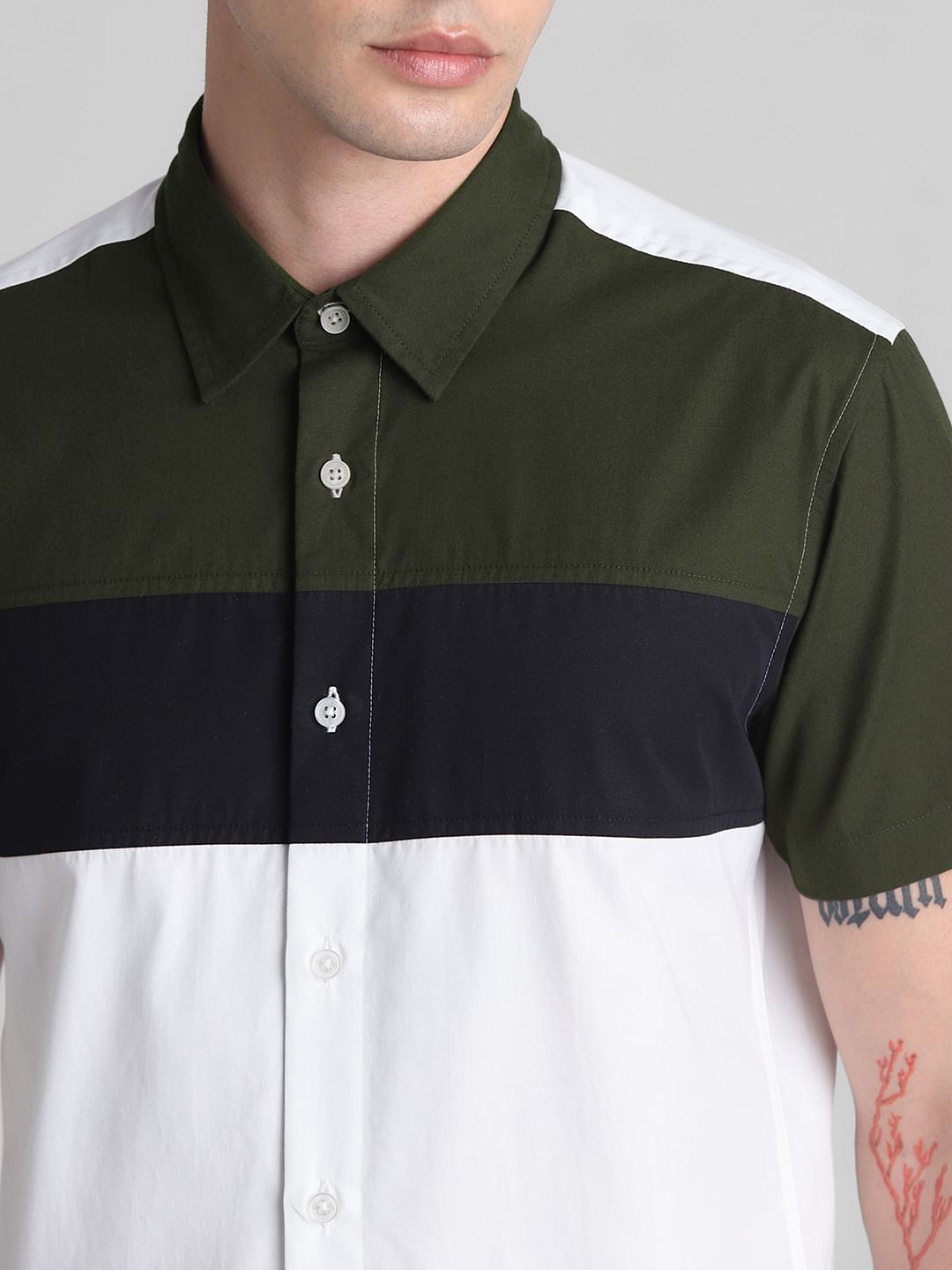 Green Colourblocked Short Sleeves Shirt