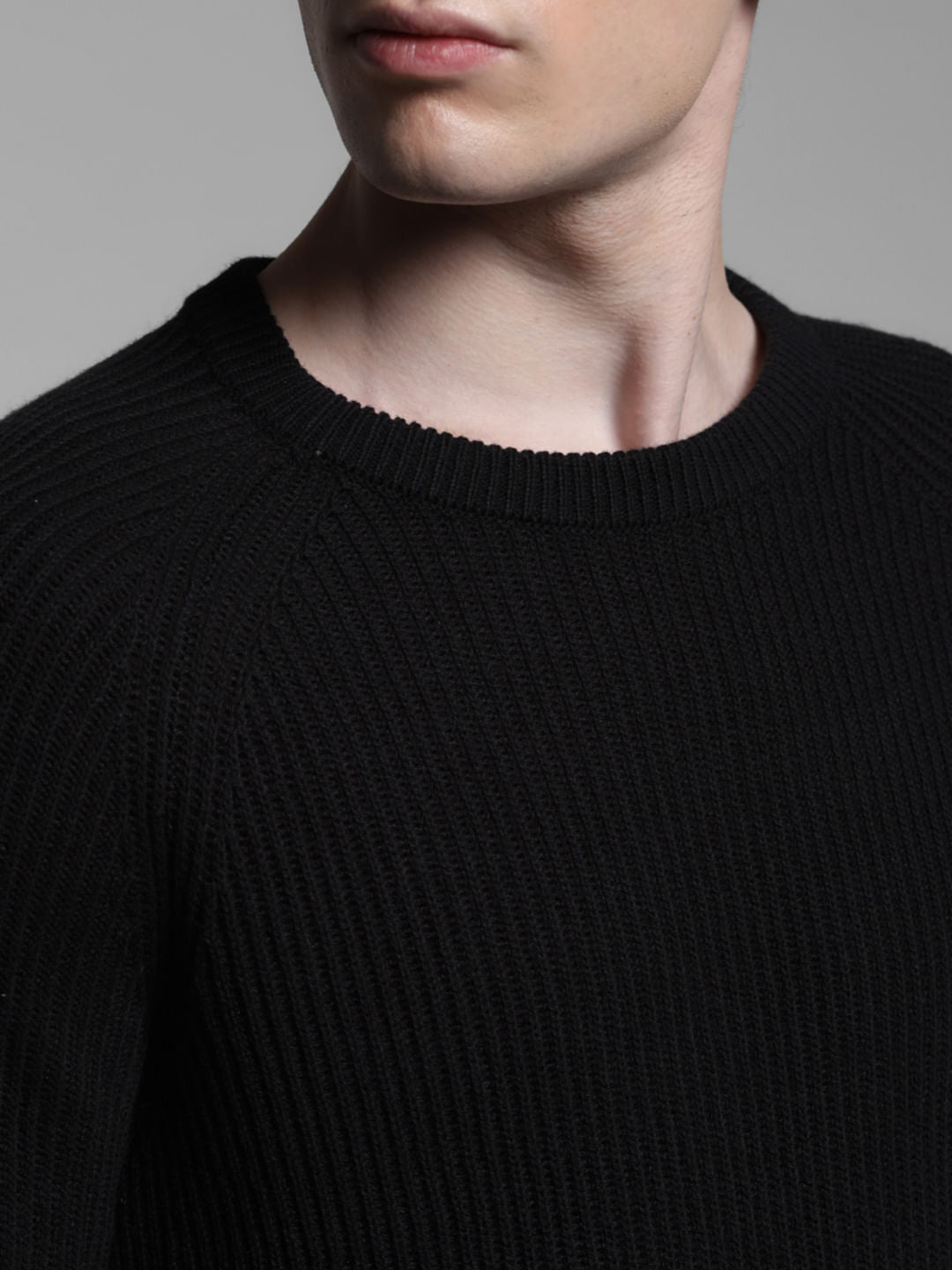 BLACK KNITTED PULLOVER