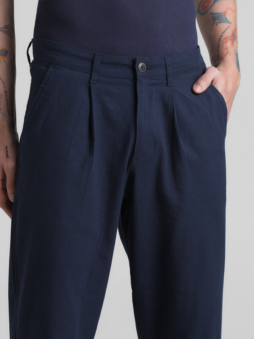 Men's Navy Blue Cotton-Linen Pleated Tapered Cropped Trousers