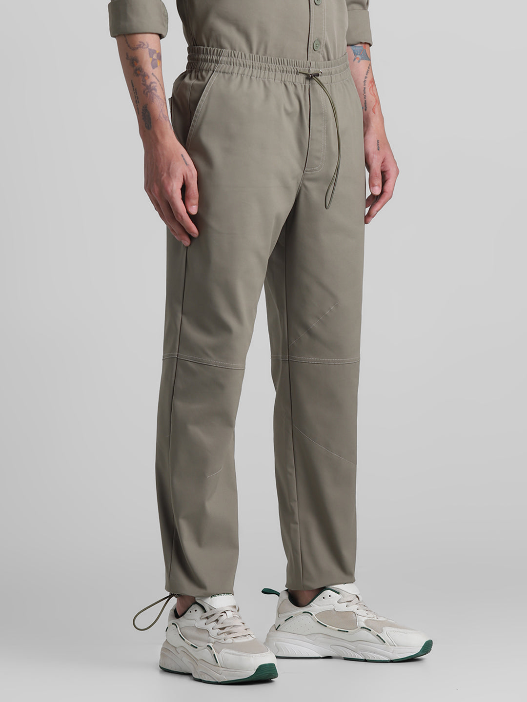 Men Olive Loose Fit Cargo Pants With Drawcord Hem