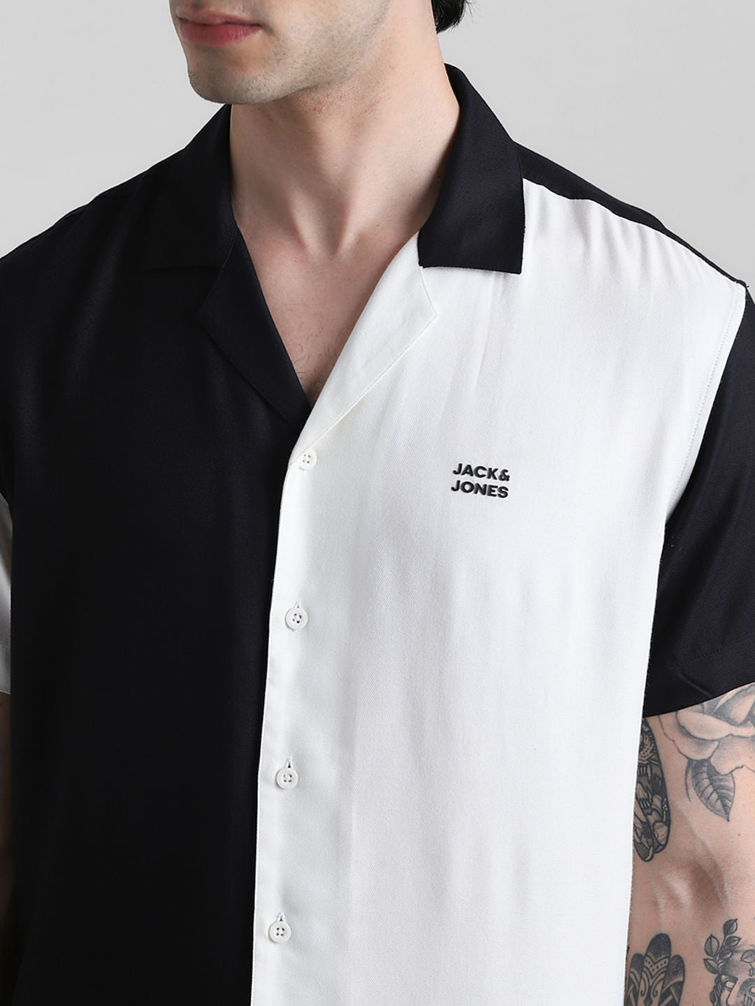 White Colourblocked Short Sleeves Shirt