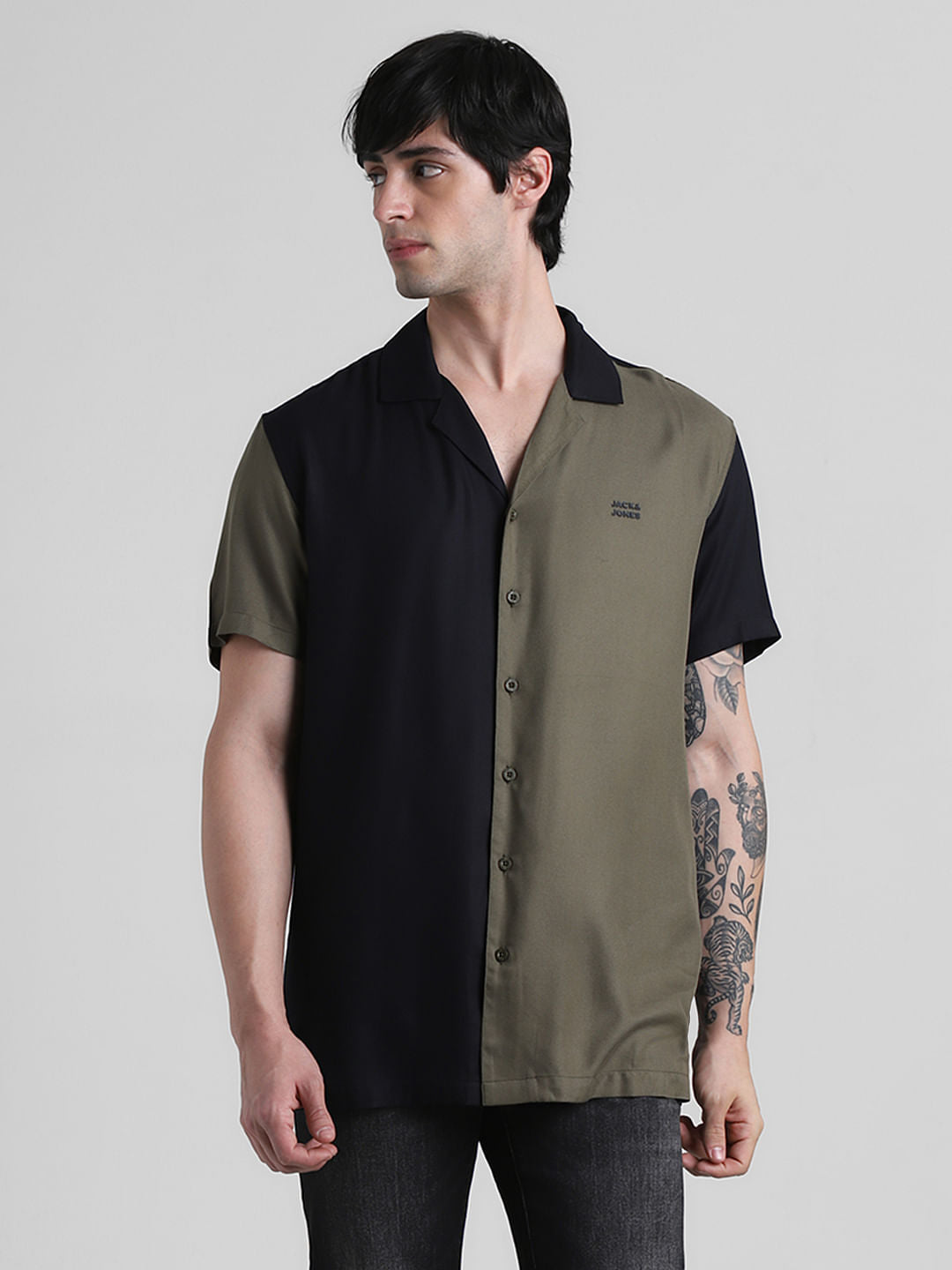 Green Colourblocked Short Sleeves Shirt