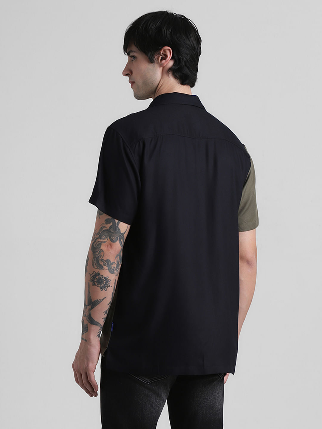Green Colourblocked Short Sleeves Shirt
