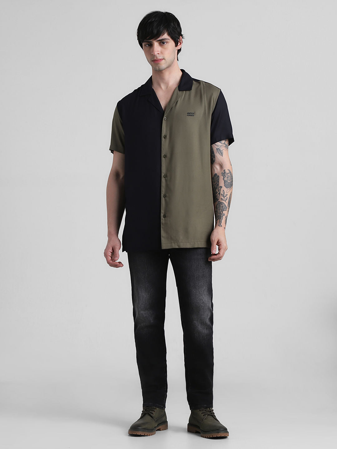 Green Colourblocked Short Sleeves Shirt
