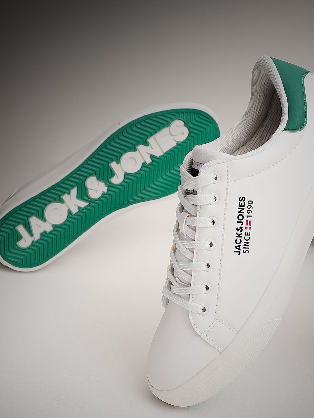 WHITE LACE UP SNEAKERS