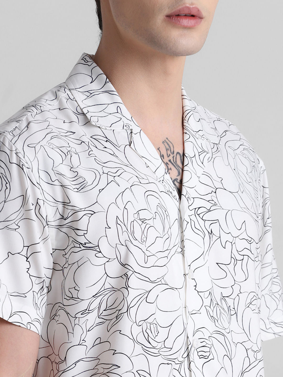 White Abstract Print Short Sleeves Shirt