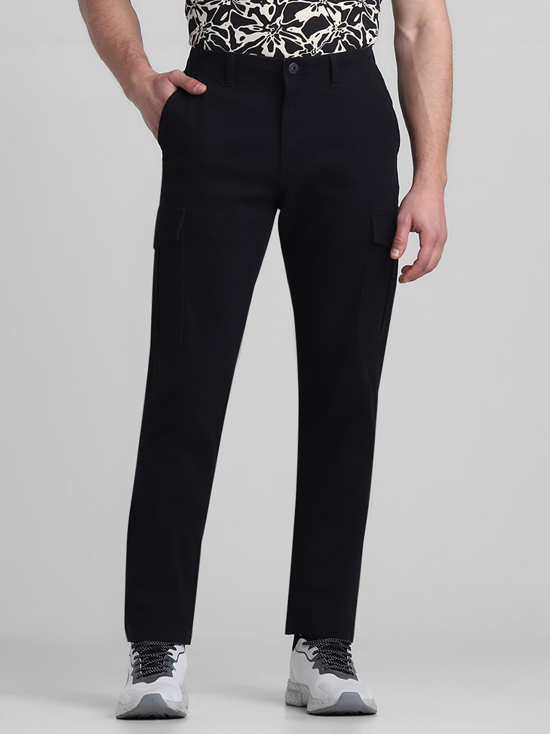 Black Mid Rise Slim Fit Pants