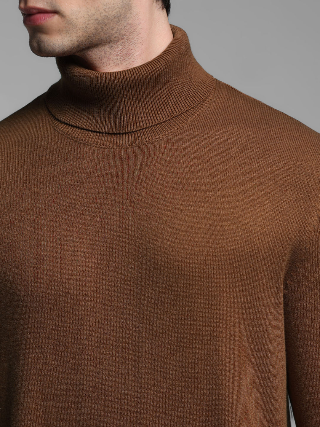 Brown Turtle Neck Flat Knit Pullover