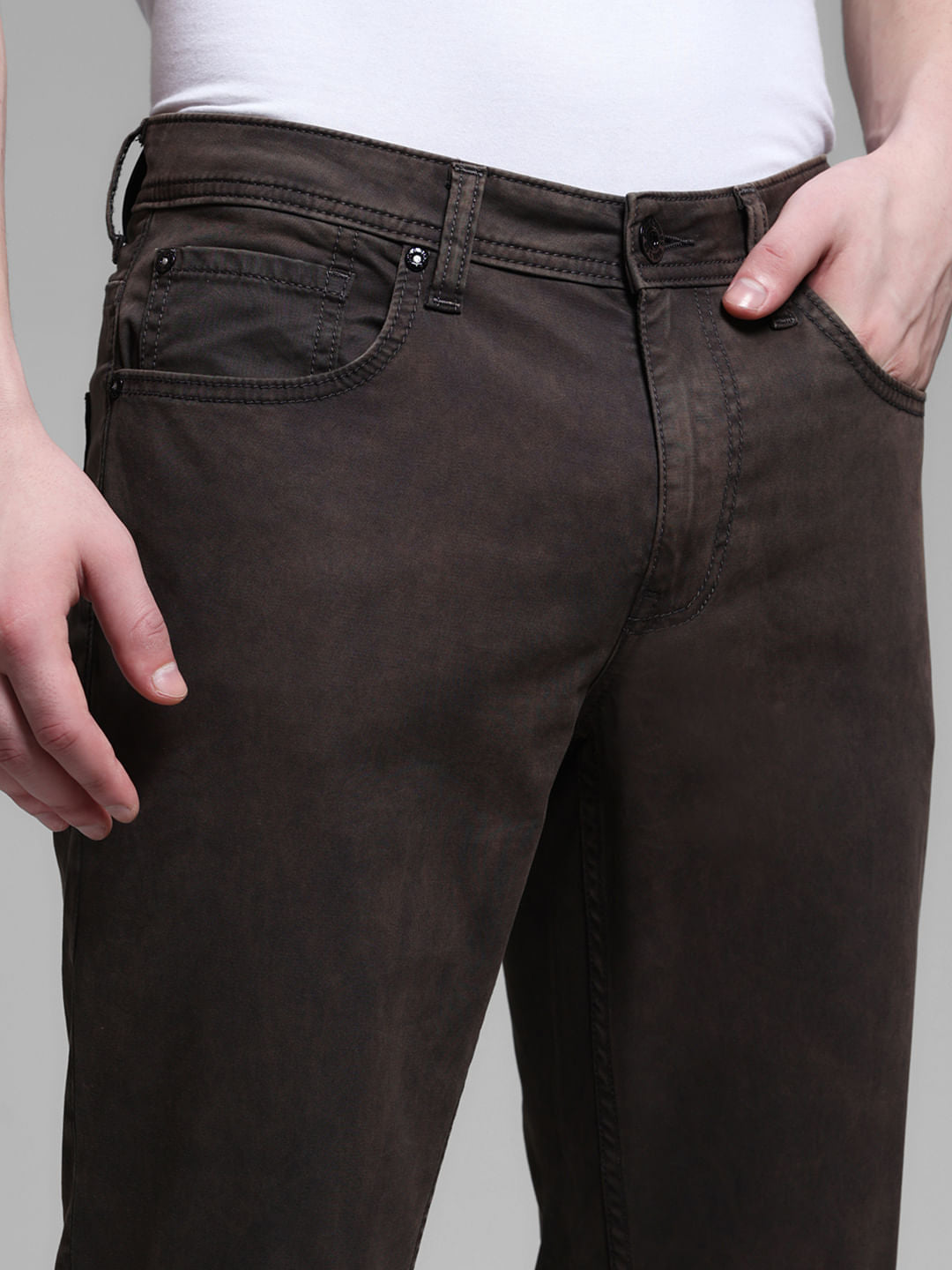 BROWN LOW RISE CLARK REGULAR FIT JEANS