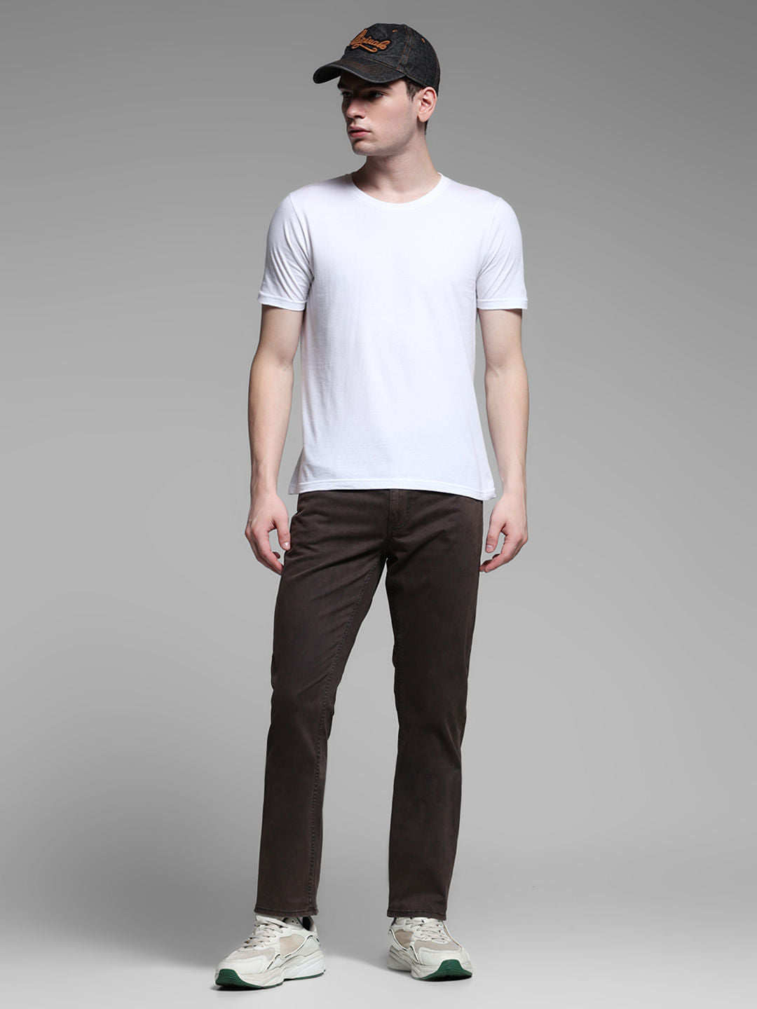 BROWN LOW RISE CLARK REGULAR FIT JEANS
