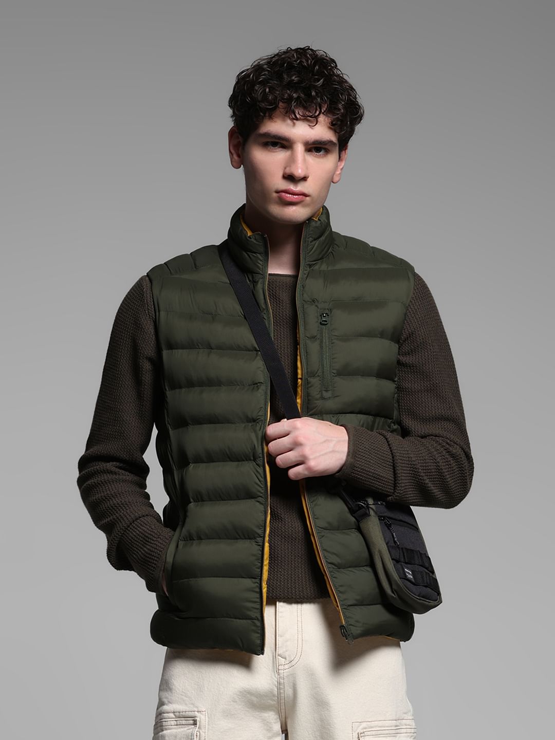 GREEN SLEEVELESS PUFFER JACKET