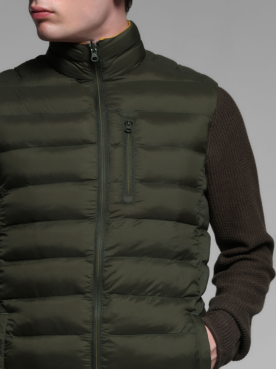 GREEN SLEEVELESS PUFFER JACKET