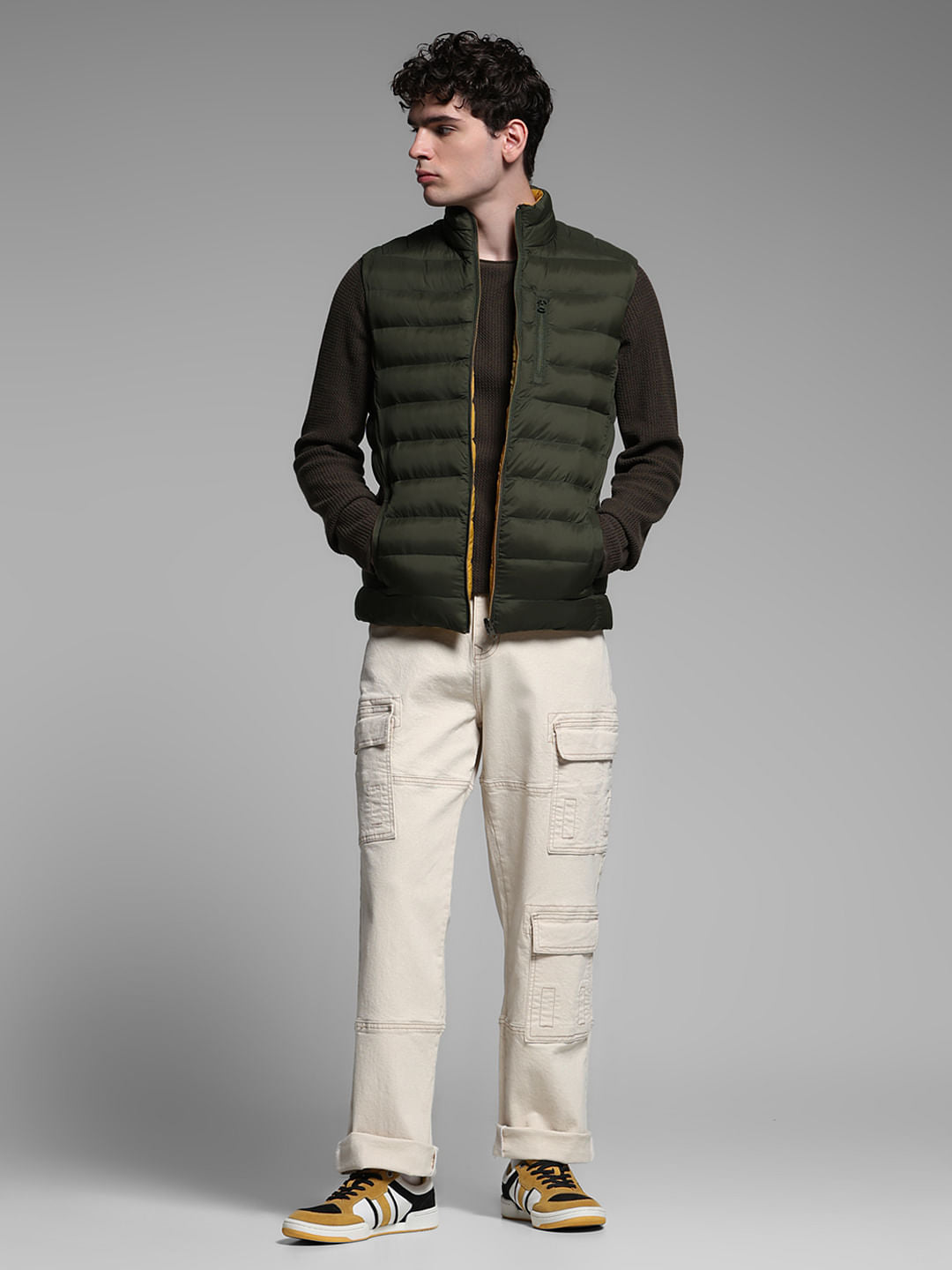 GREEN SLEEVELESS PUFFER JACKET