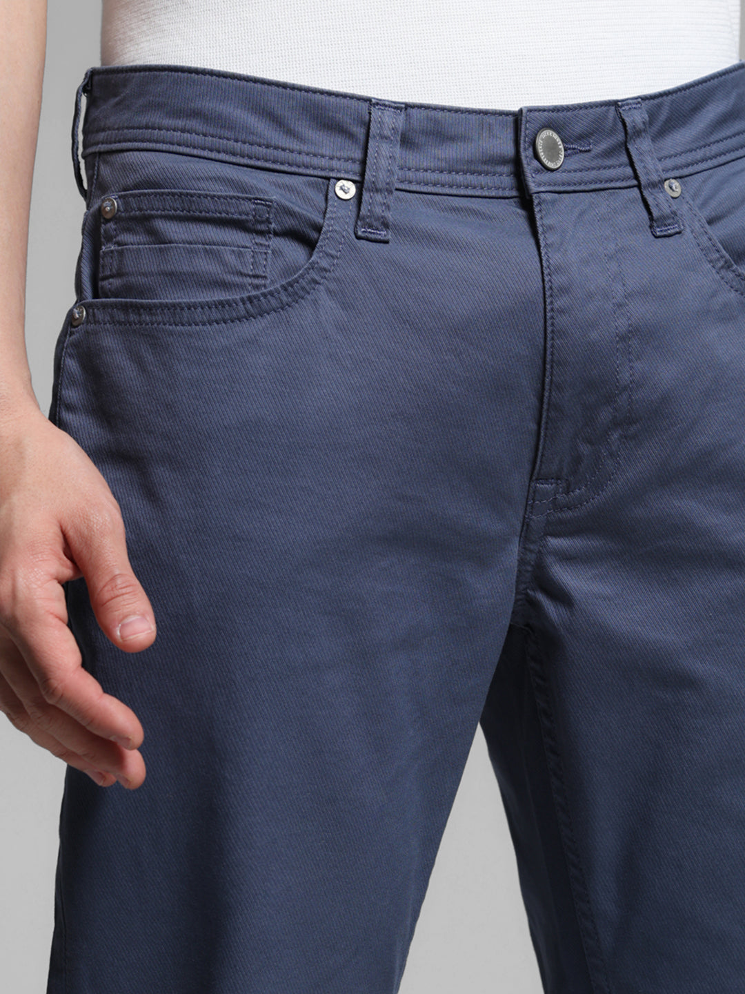 Men Solid Vintage Indigo Slim Fit Stretch Cotton Twill Chinos