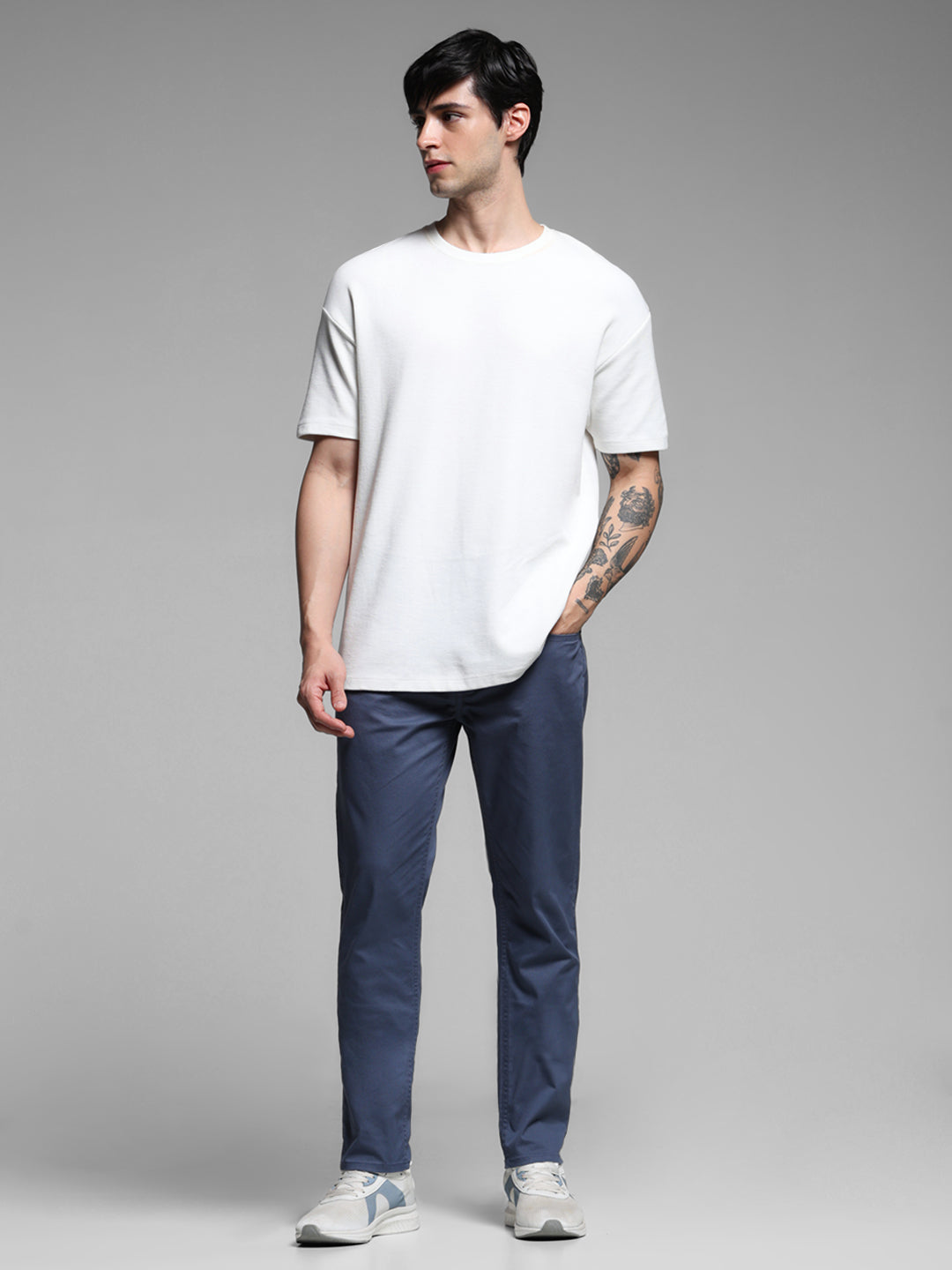 Men Solid Vintage Indigo Slim Fit Stretch Cotton Twill Chinos