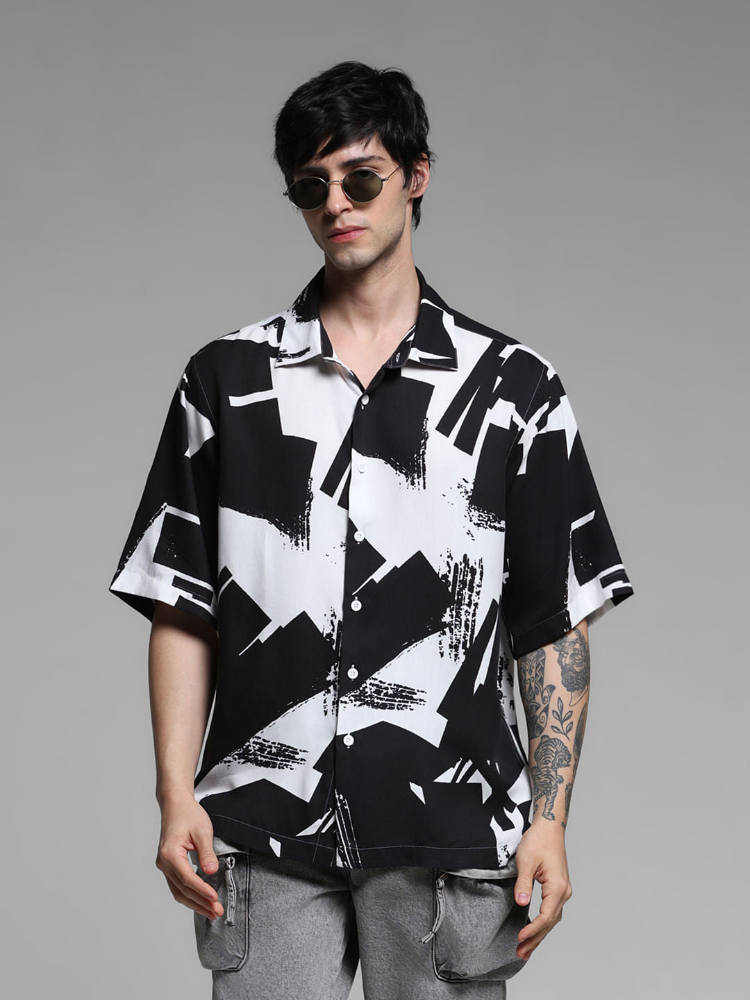 Black Abstract Print Short Sleeves Shirt