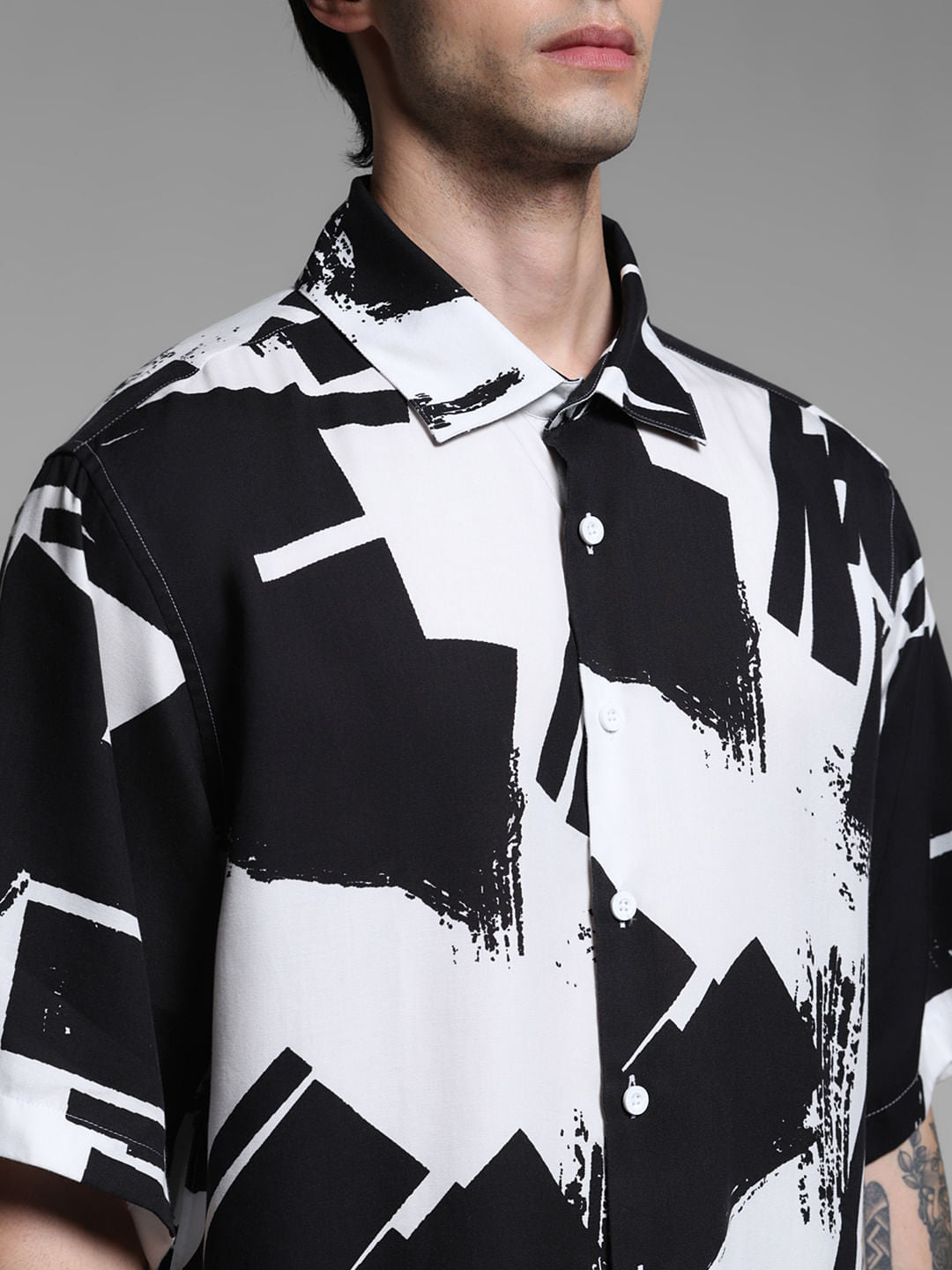 Black Abstract Print Short Sleeves Shirt