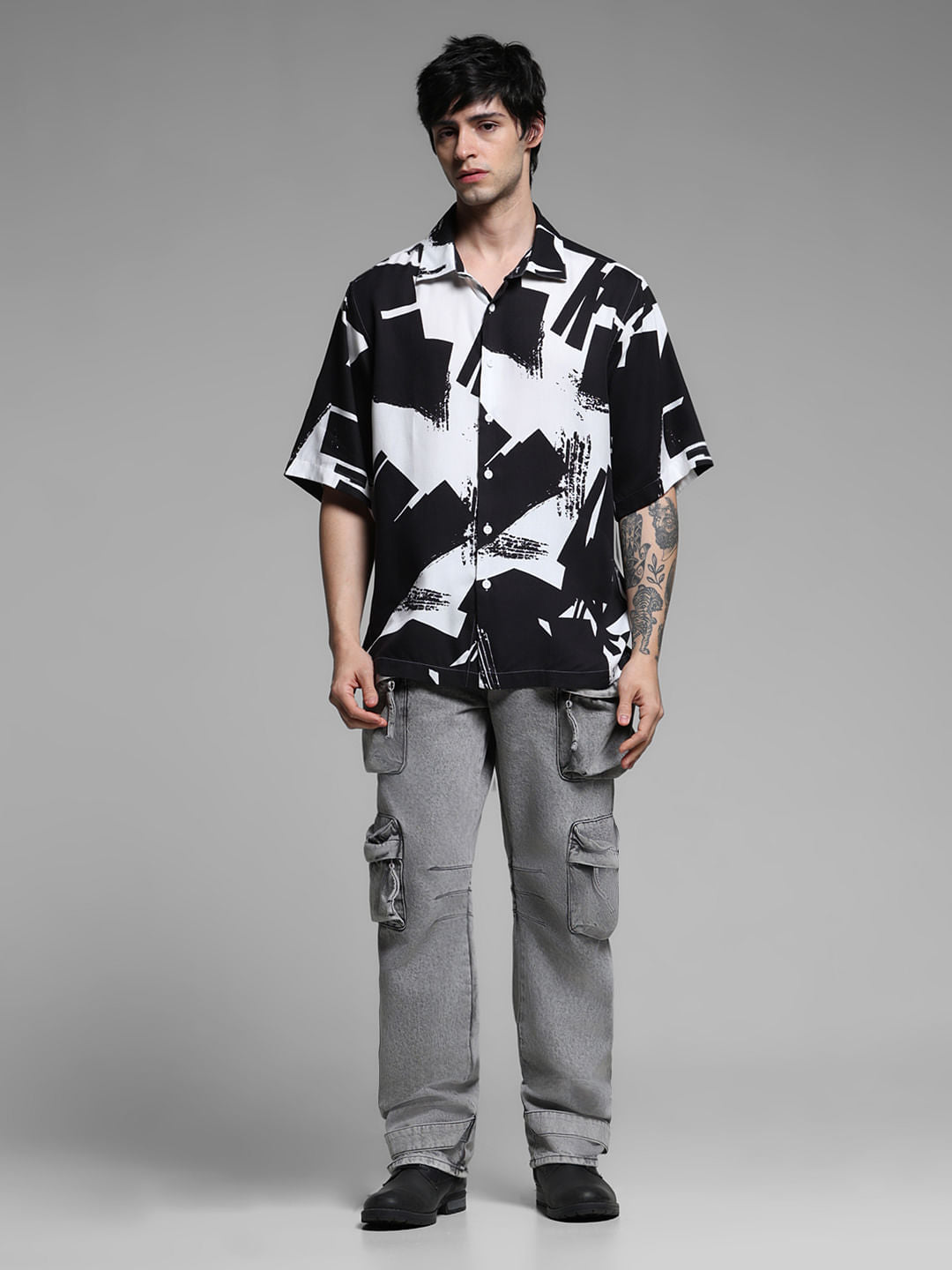 Black Abstract Print Short Sleeves Shirt