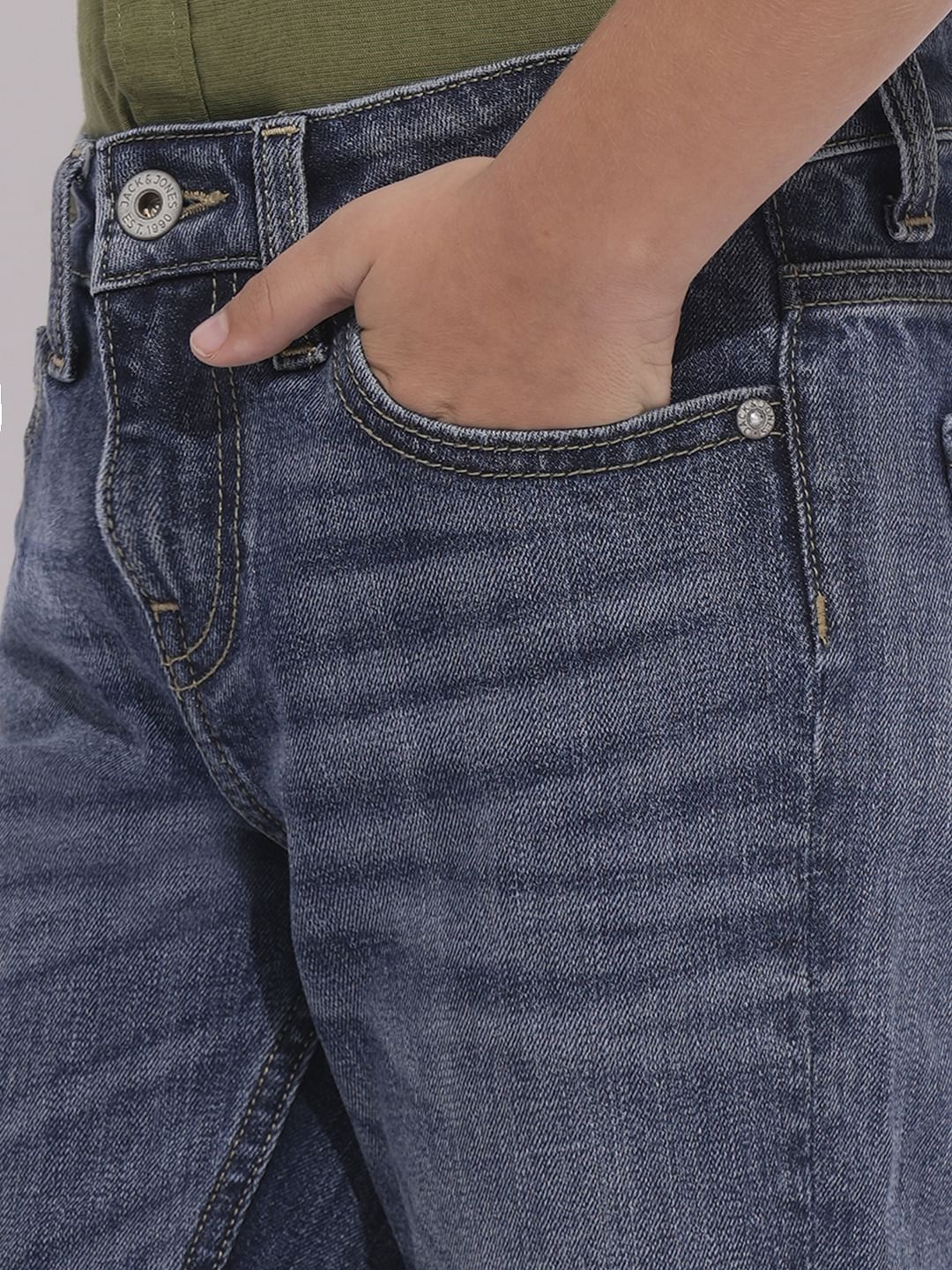 Light Blue Mid Rise Washed Loose Fit Jeans