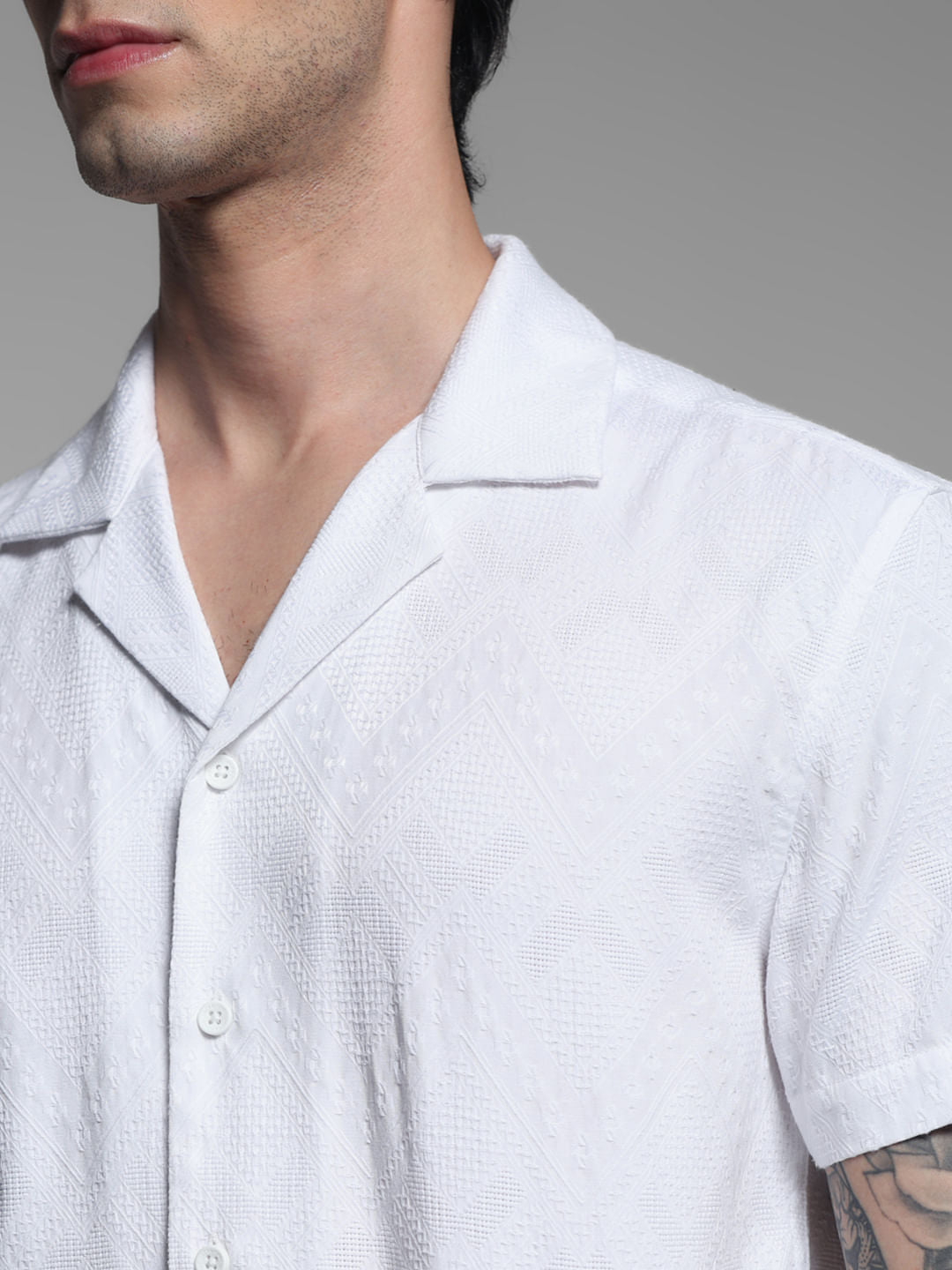 BASIC WHITE SHIRT
