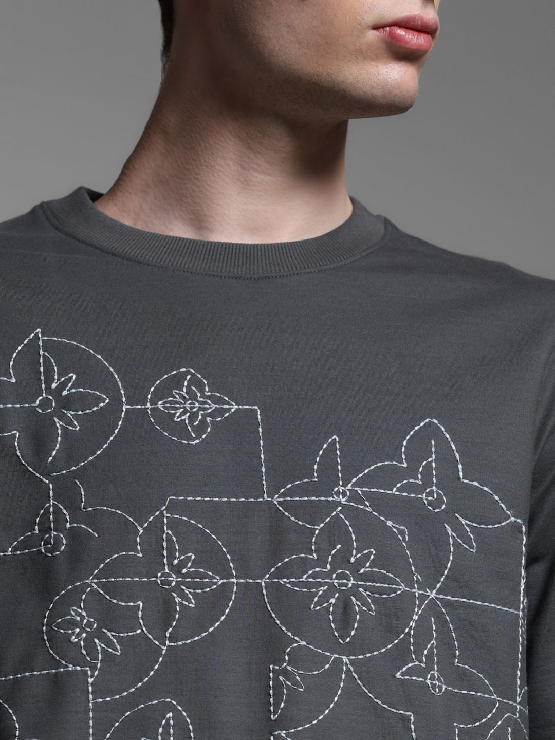 GREY CREW NECK PULLOVER