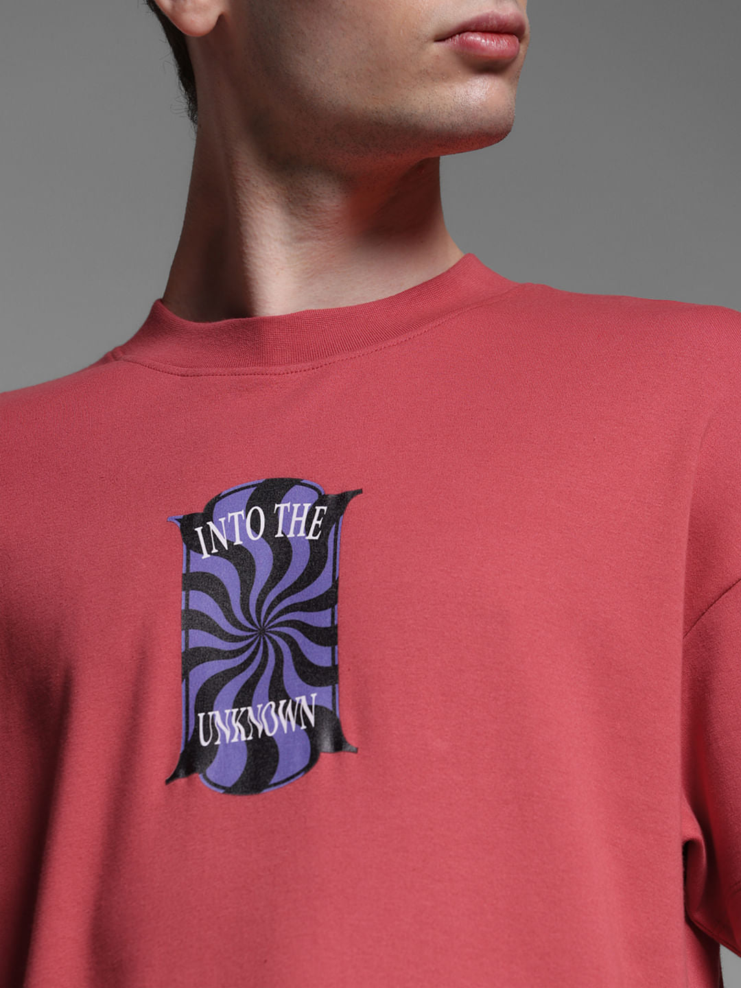 RED GRAPHIC OVERSIZE T-SHIRT