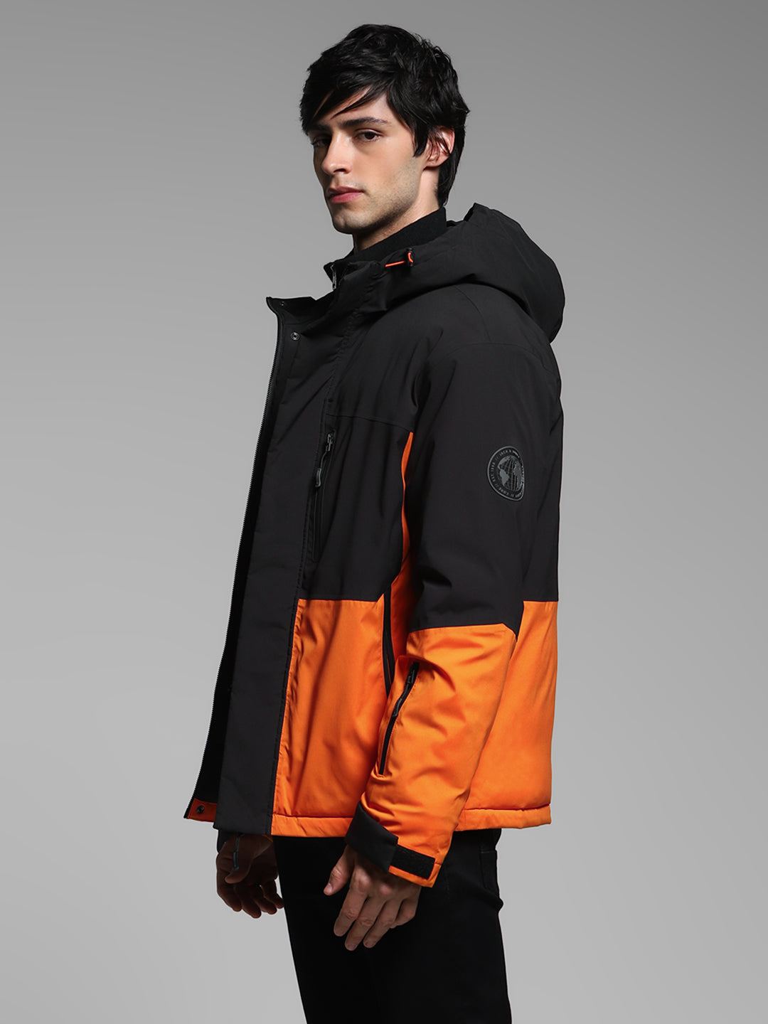Men's Colourblocked Hooded Puffer Jacket With Zip Pockets