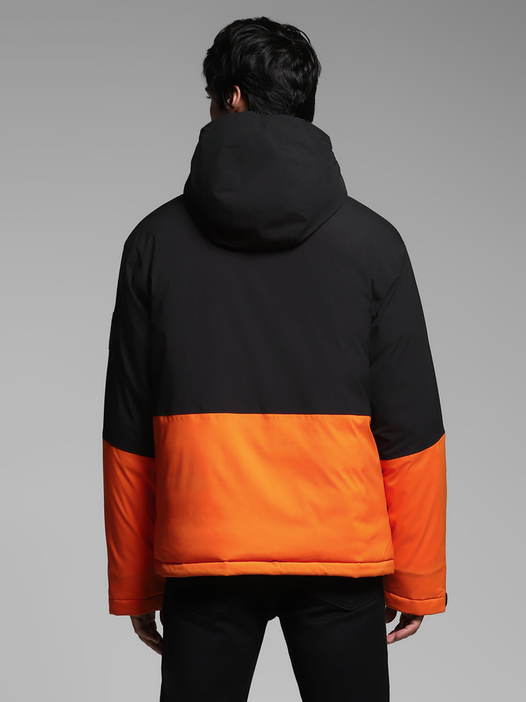 Men's Colourblocked Hooded Puffer Jacket With Zip Pockets