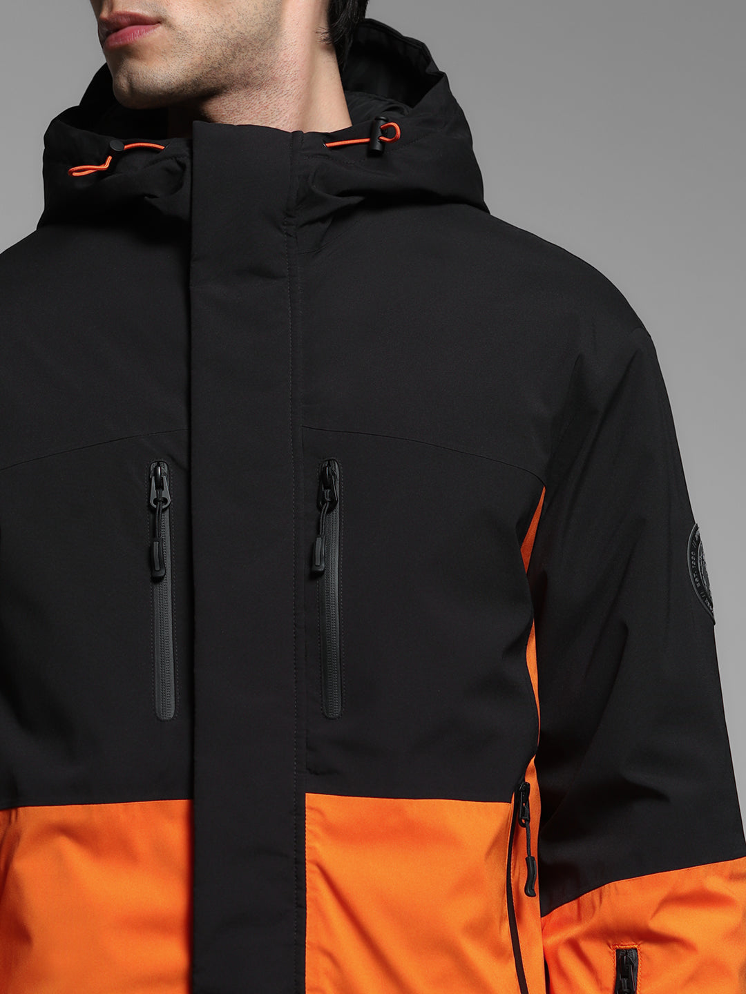 Men's Colourblocked Hooded Puffer Jacket With Zip Pockets