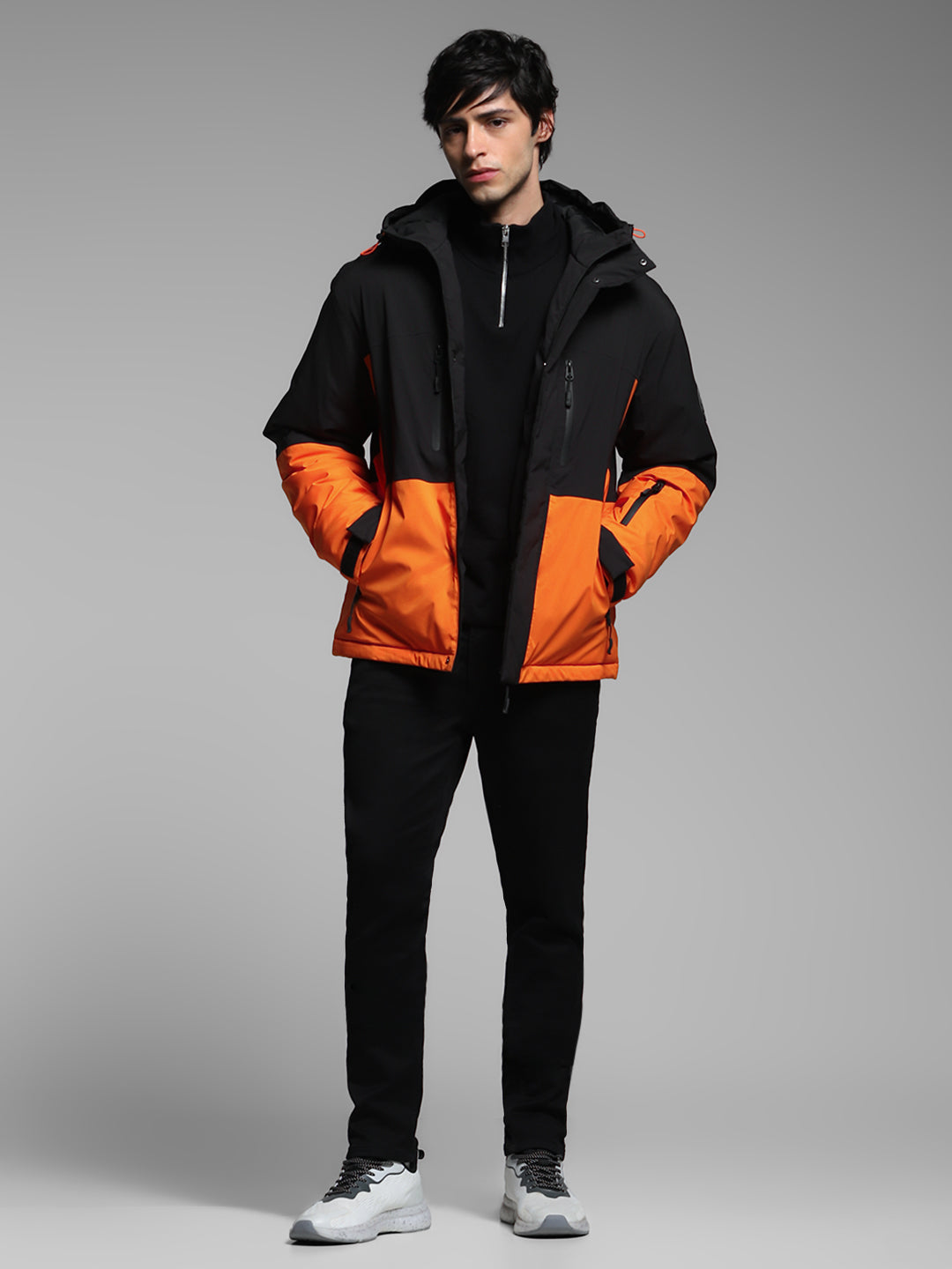 Men's Colourblocked Hooded Puffer Jacket With Zip Pockets