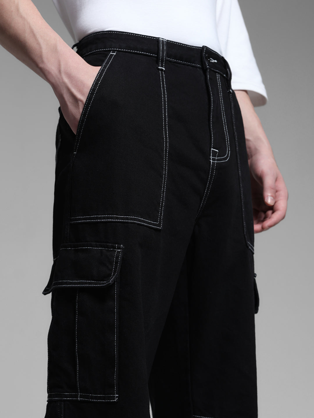 Men's Black Cotton Loose Fit Cargo Jeans With Contrast Stitching