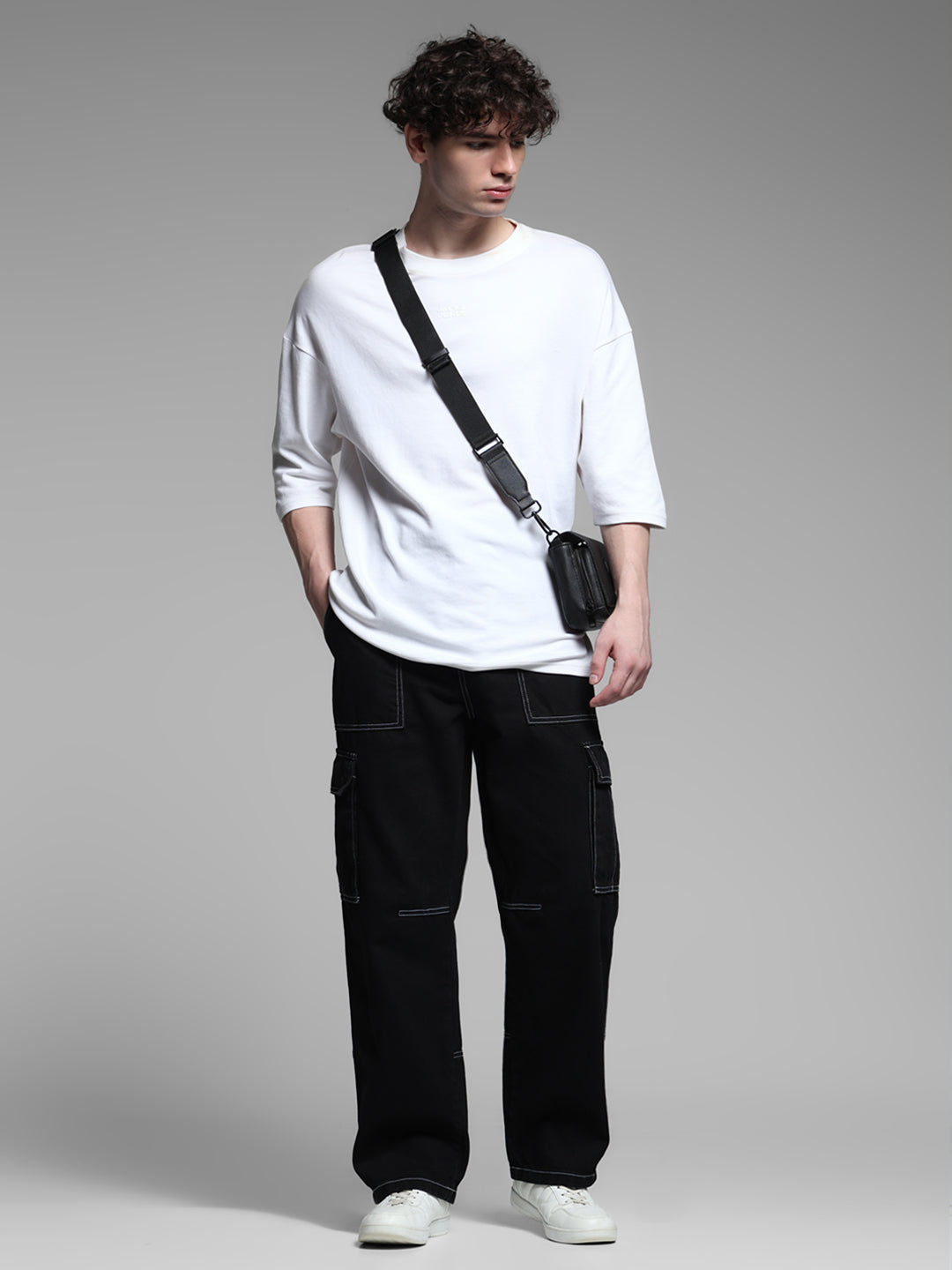 Men's Black Cotton Loose Fit Cargo Jeans With Contrast Stitching