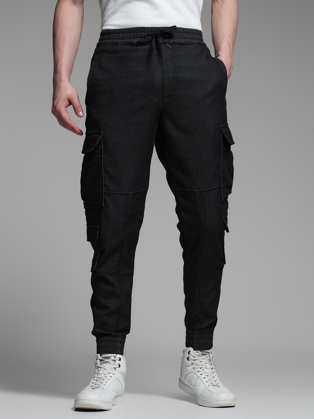 BLACK ANTI FIT CARGOS