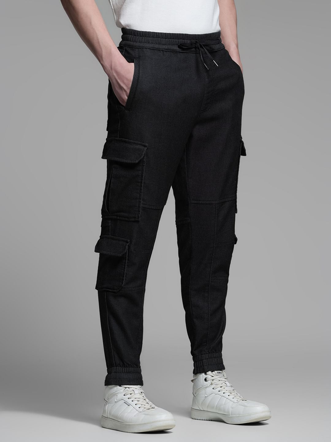 BLACK ANTI FIT CARGOS