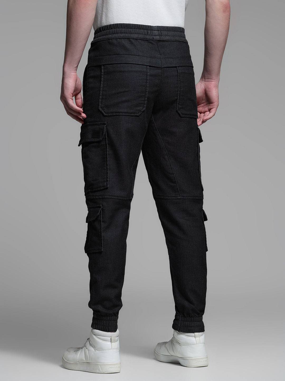 BLACK ANTI FIT CARGOS
