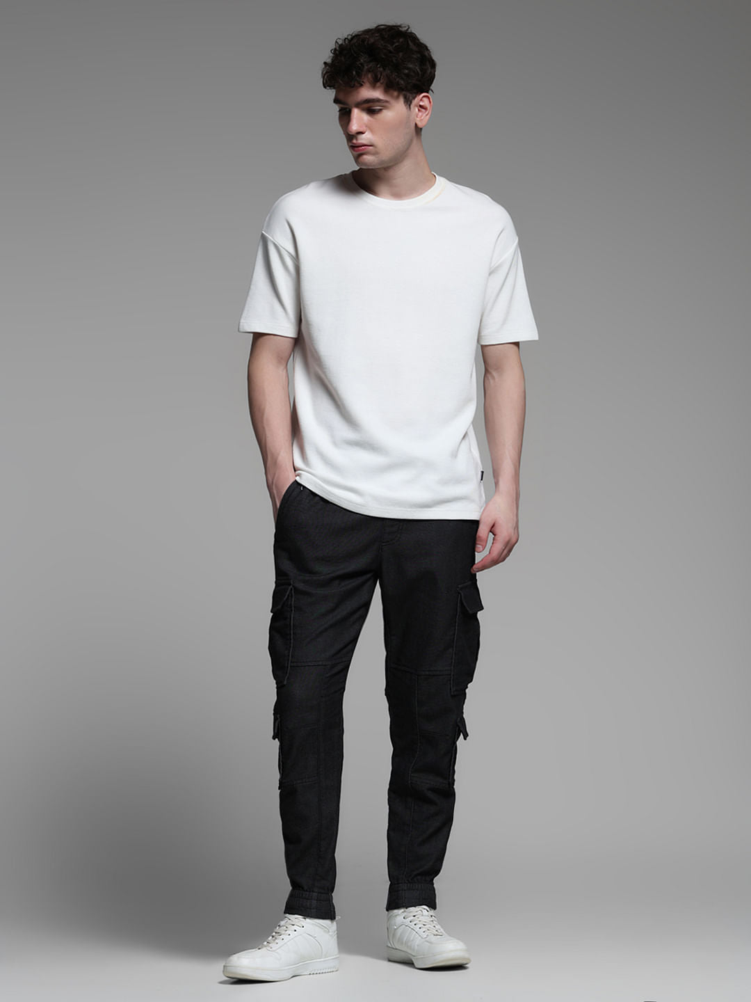 BLACK ANTI FIT CARGOS