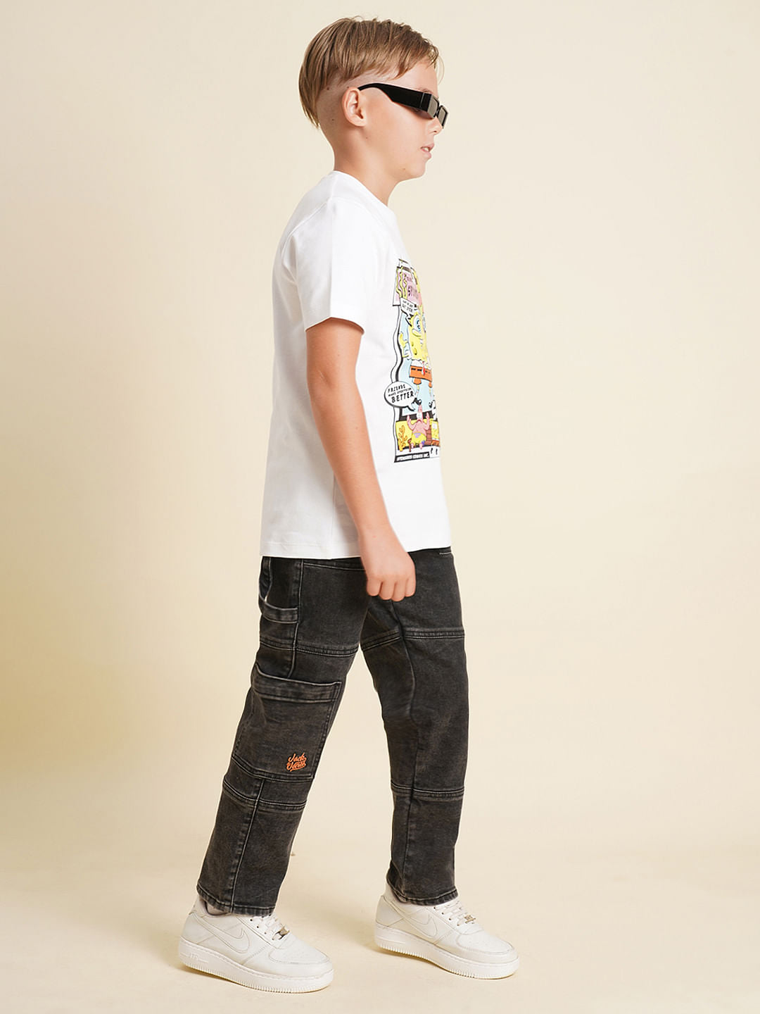 Boys Black Mid Rise Loose Fit Jeans