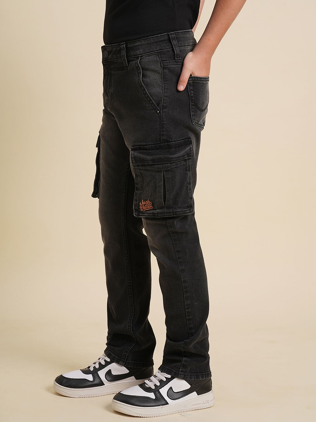 Boys Black Mid Rise Loose Fit Jeans