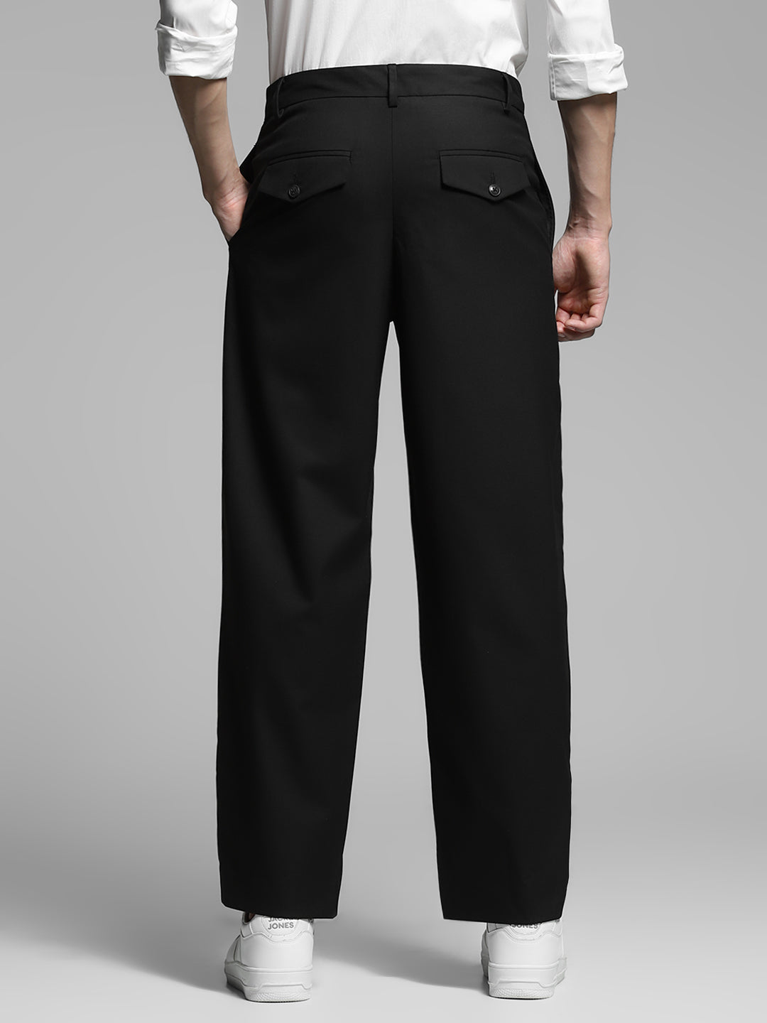 Men's Black Solid Loose Fit Chinos With Button & Zip Fly