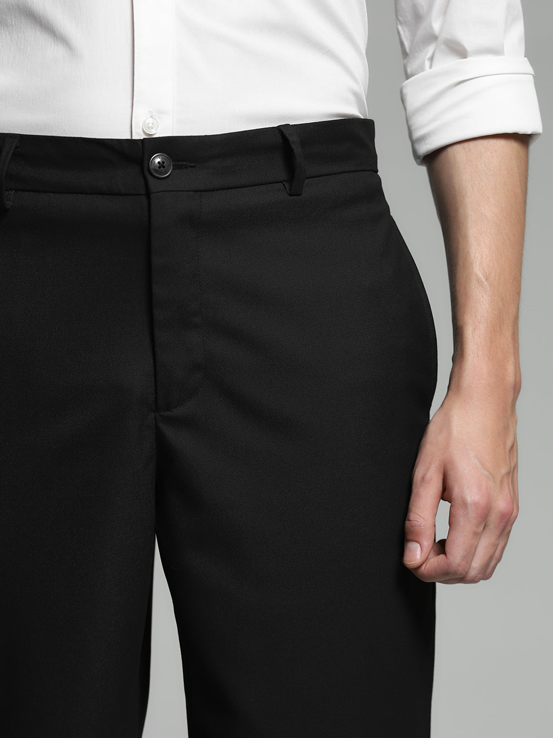 Men's Black Solid Loose Fit Chinos With Button & Zip Fly
