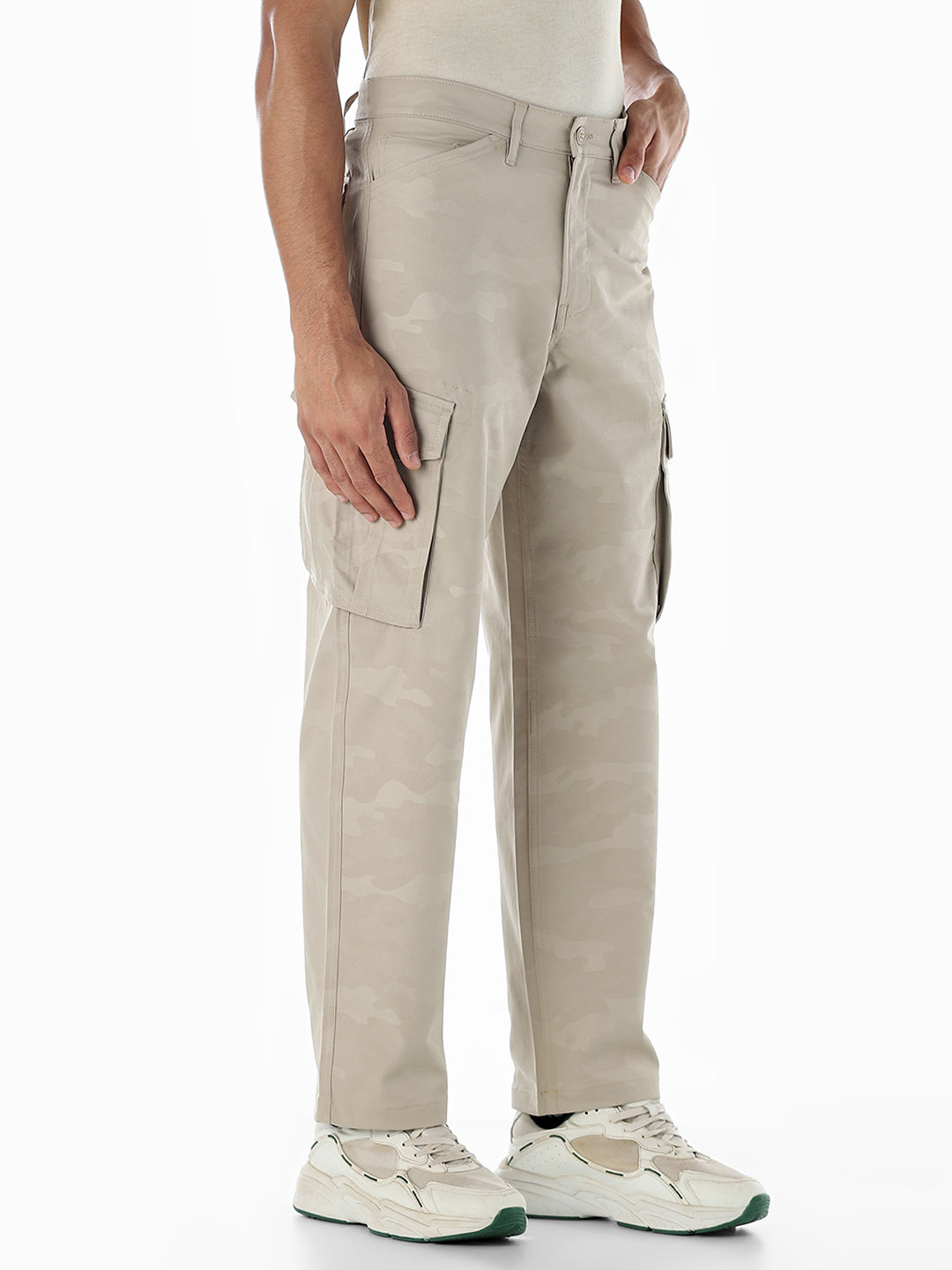 Men Camo Print Regular Fit Cargo Pants With 6 Pockets