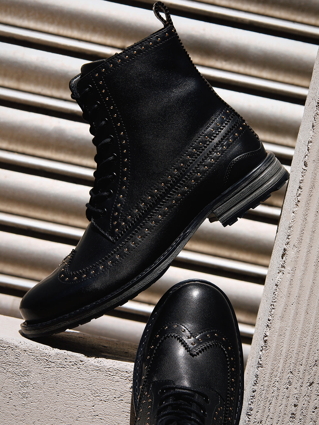 スタッズ付きブラックレザーブーティ7M Buy Black Micro Stud Leather Boots Online | JACK&JONES