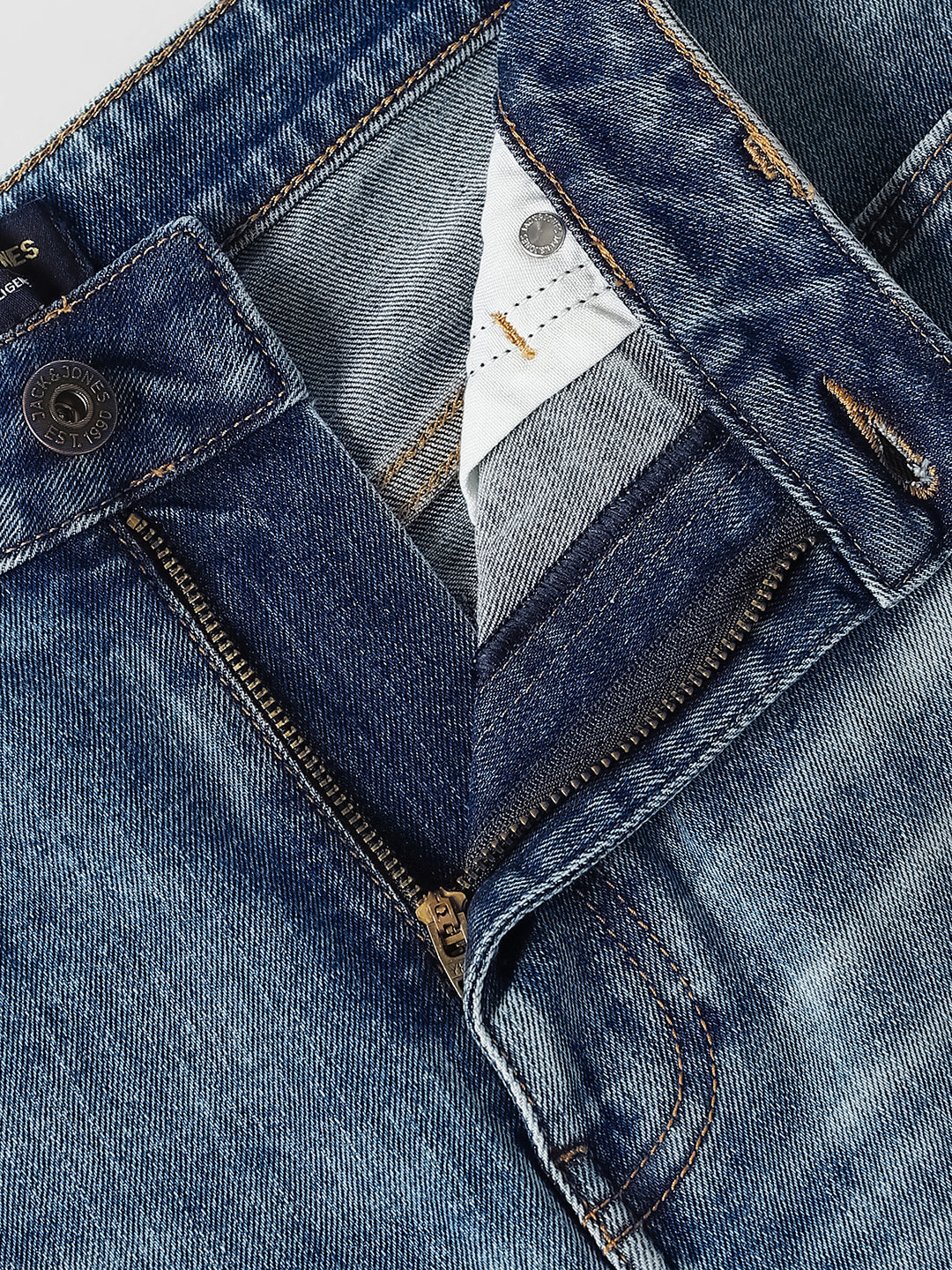 Light Washed Dario Loose Fit Jeans