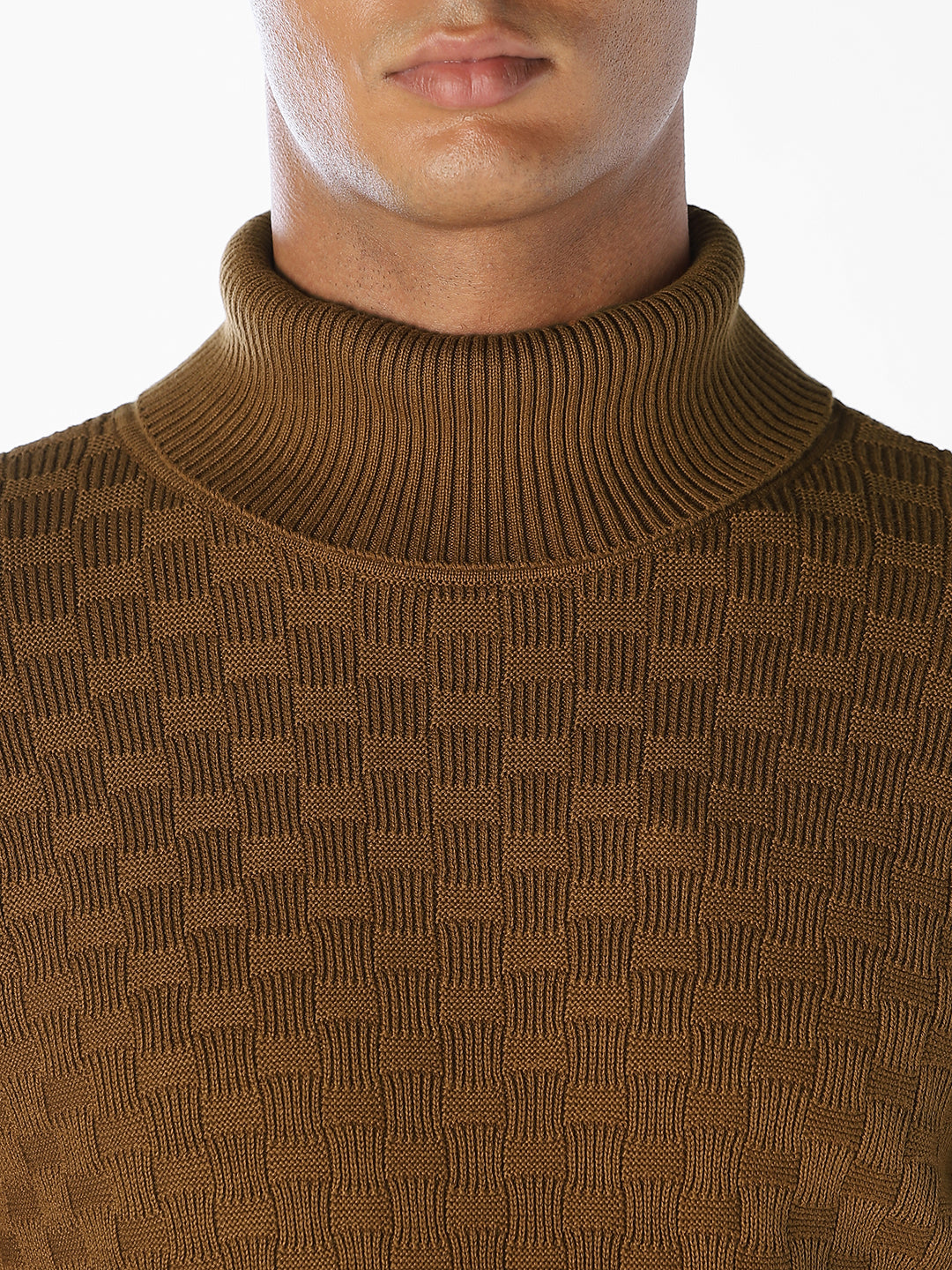 Textured high-neck Pullover
